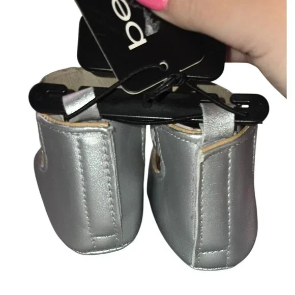 New Bebe Baby Girl Silver Shoes Size 4 (9-12 M) - Picture 3 of 5